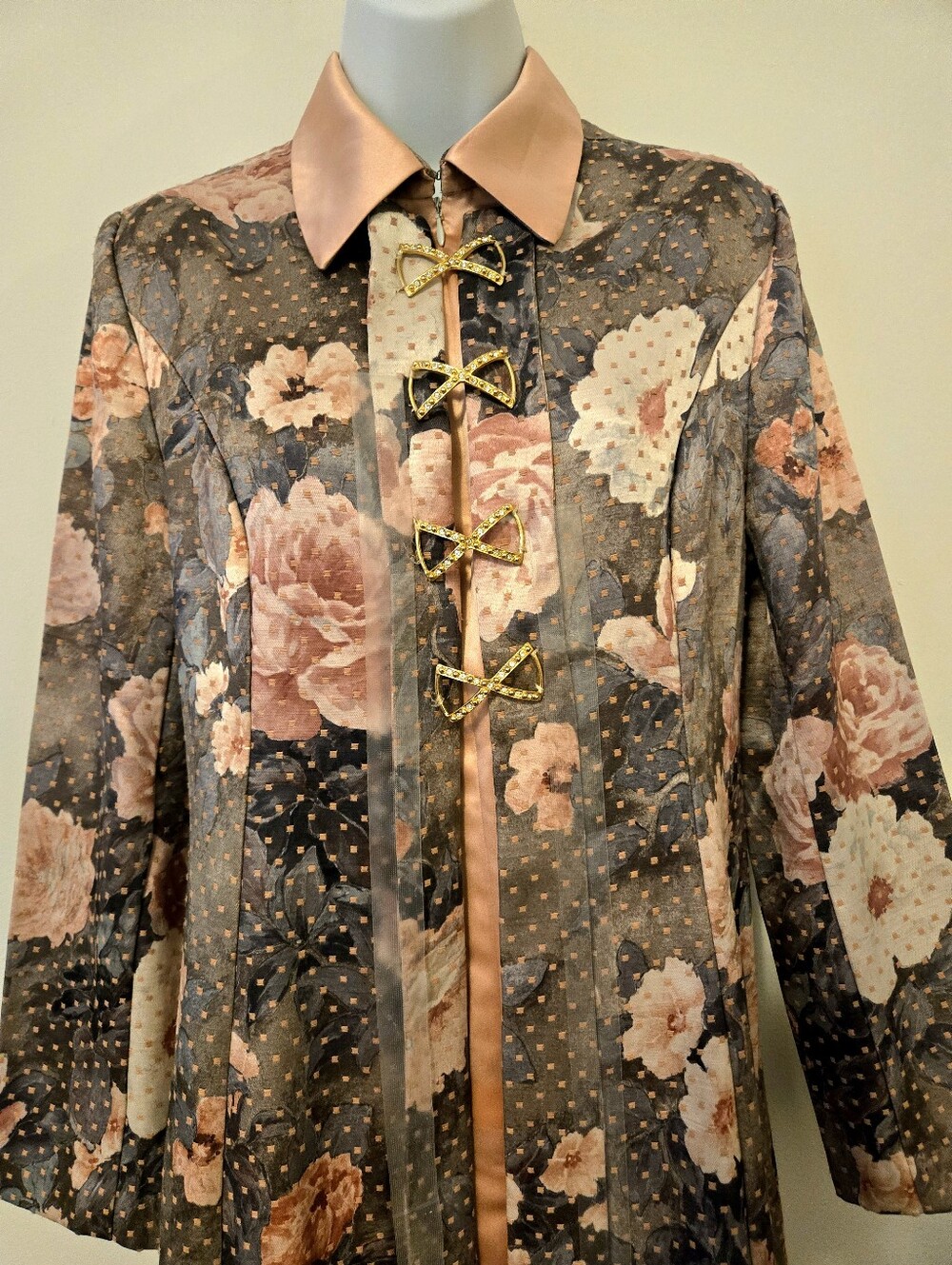 VINTAGE Raza New York Satin-Blend Dressing Gown in Peach Floral